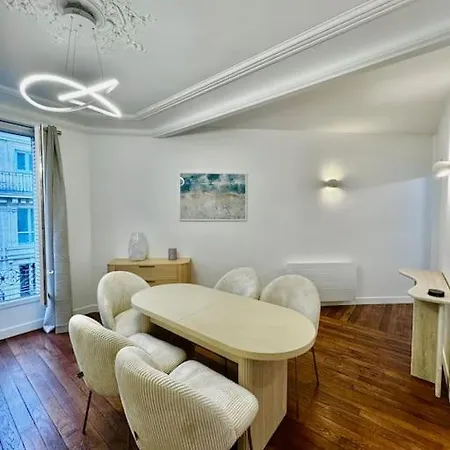 Elegant & Bright Close To Canal Saint-martin * Parigi